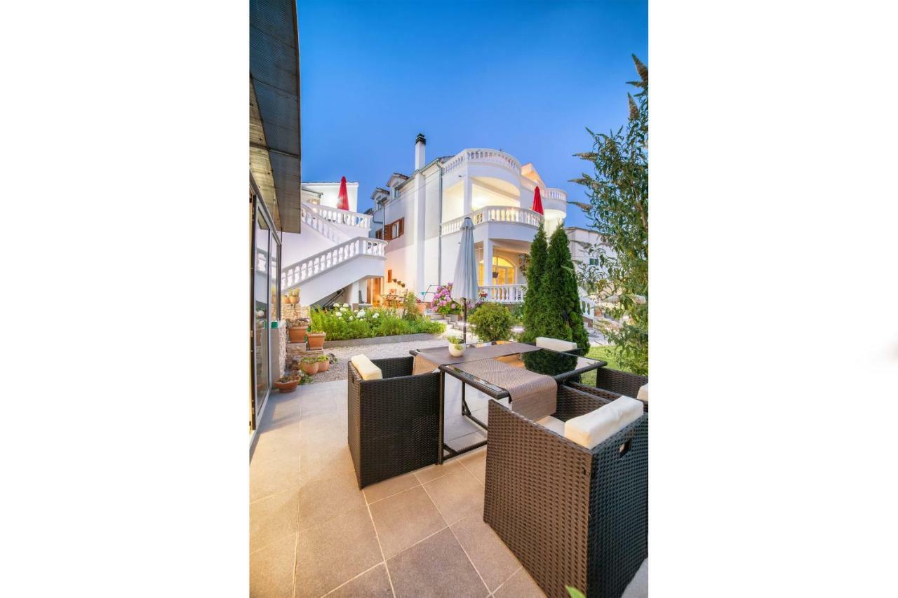Apartments Lipic Vodice Exterior foto