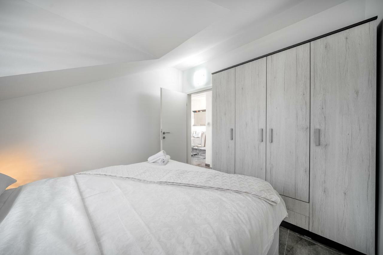 Apartments Lipic Vodice Exterior foto